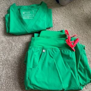 FIGS scrub set, great condition. Worn less than 5x.